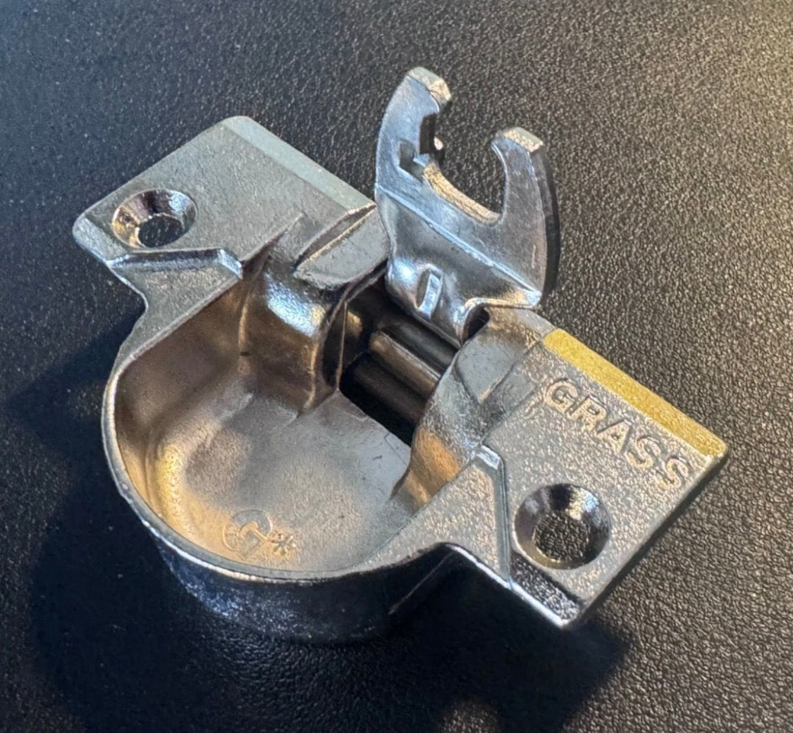 GRASS 830 Cabinet Hinge NEW CONDITION - TIGHT SPRING ACTION