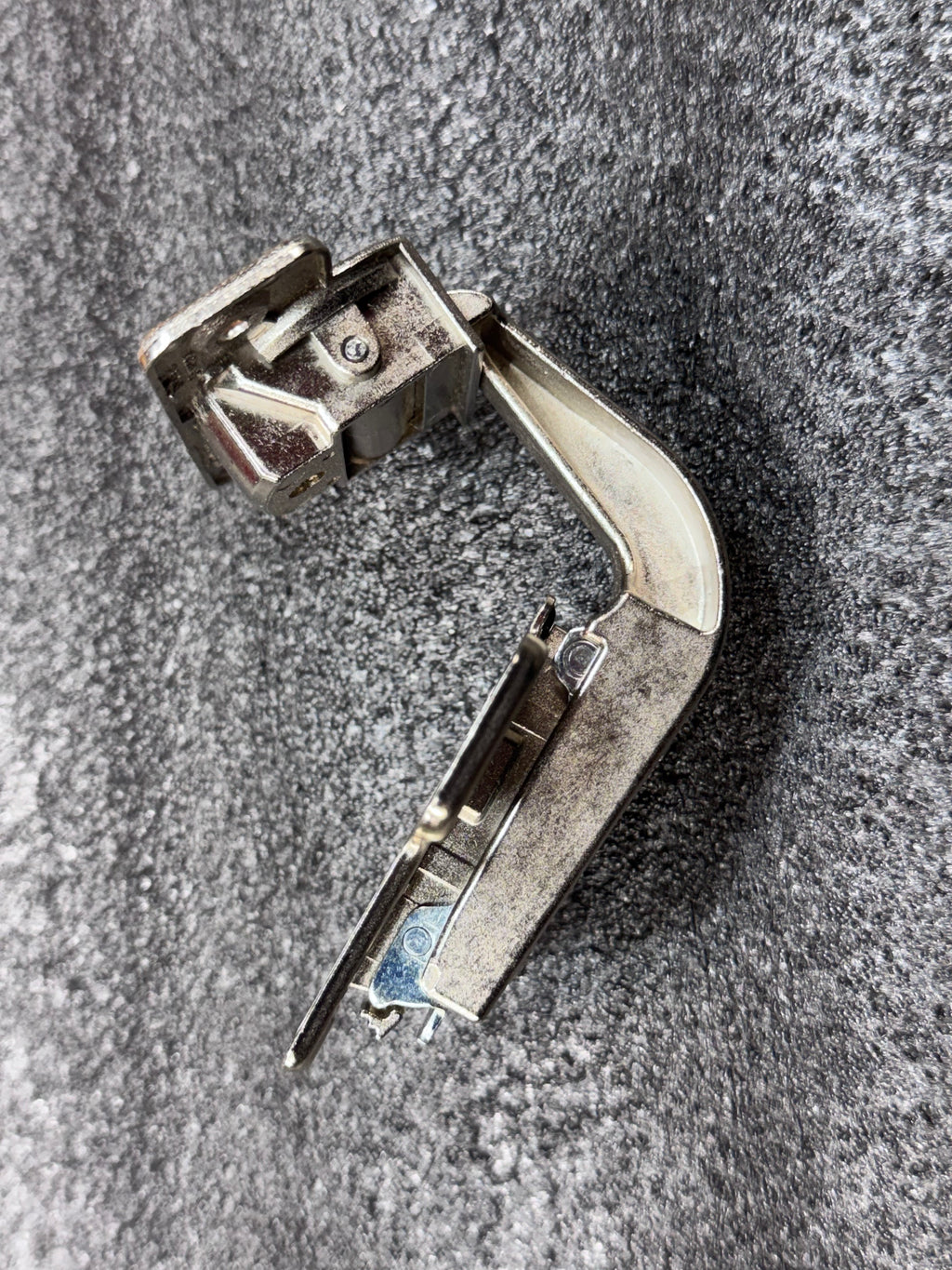 Grass/Mepla 699.299.05.00 bifold corner cabinet hinge with baseplate.