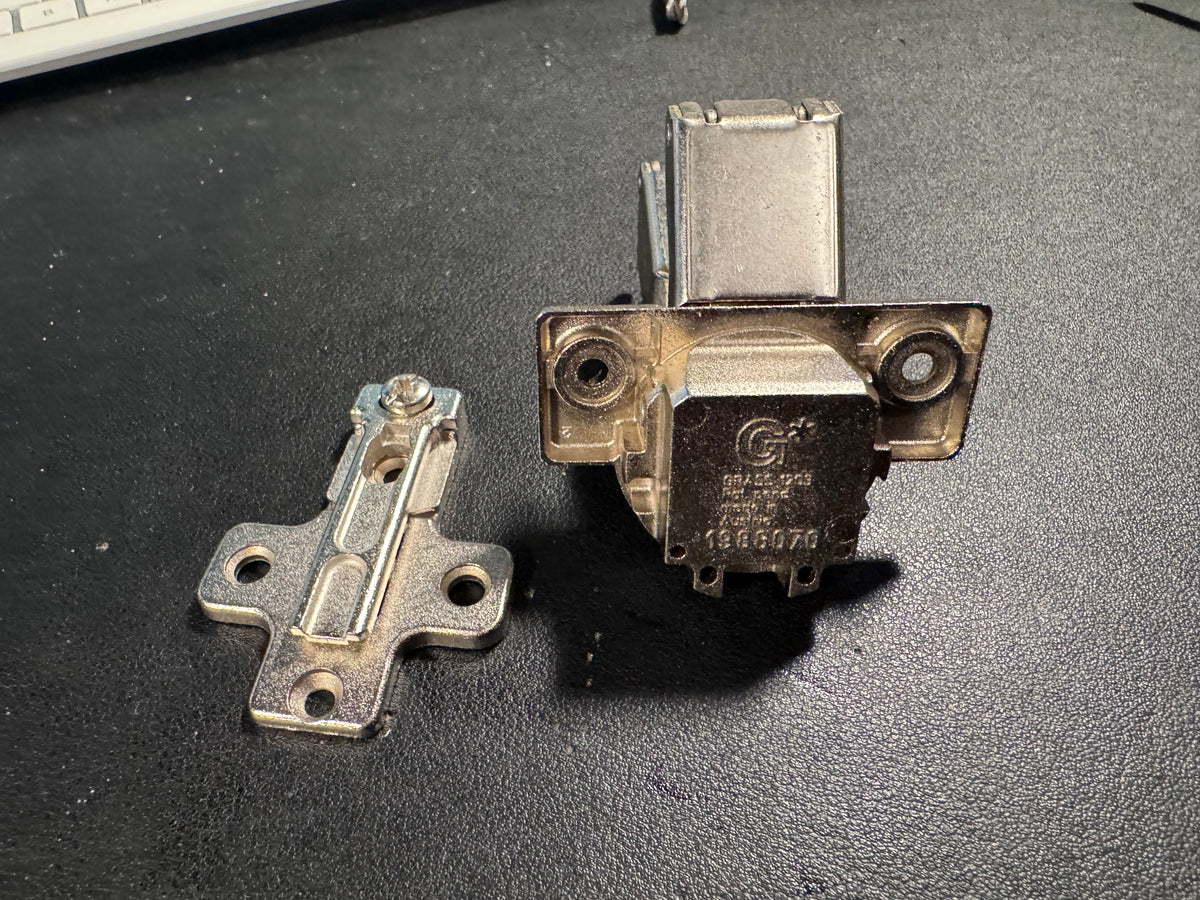 GRASS 1203 Hinge w/ NEW Baseplate | Slide-On | 170° Full Overlay | Self-Closing