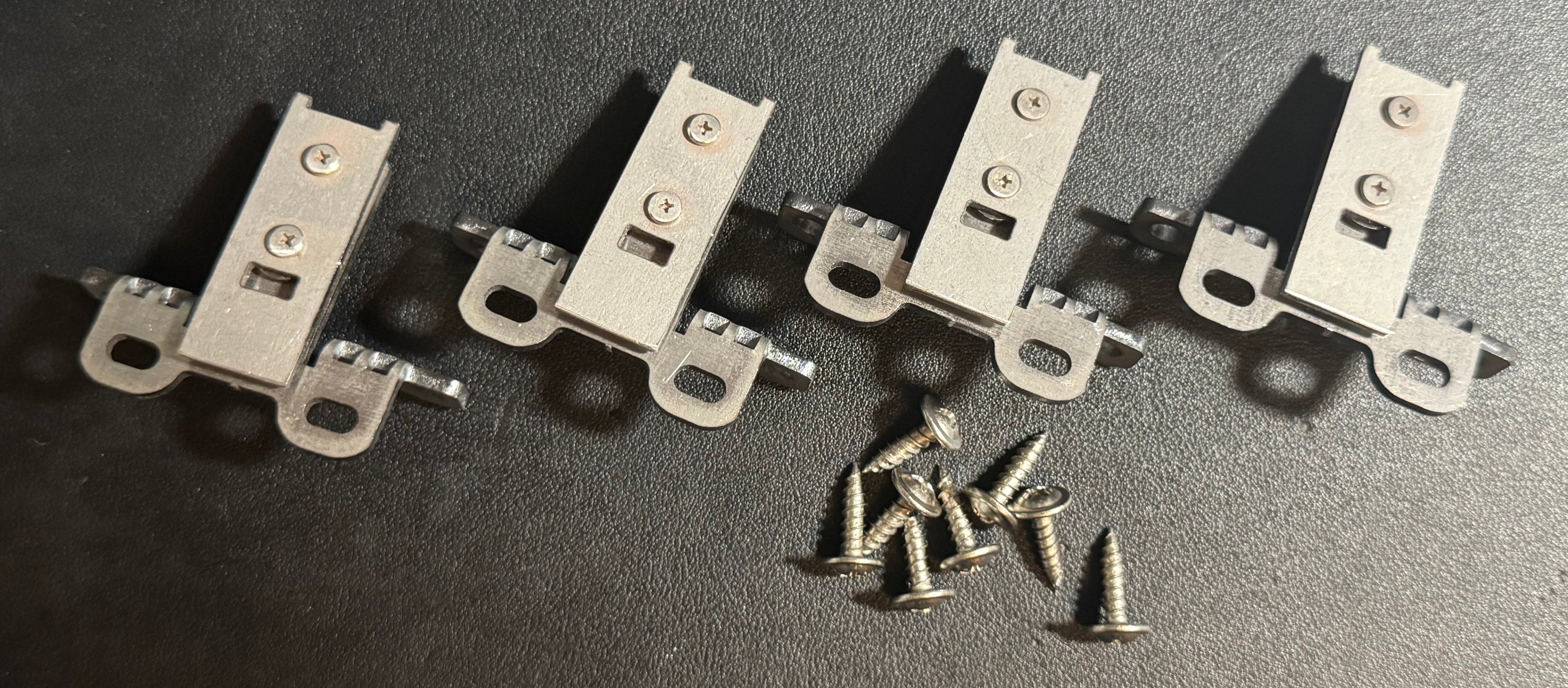 4x #048 STEEL Grass Baseplates w/ screws