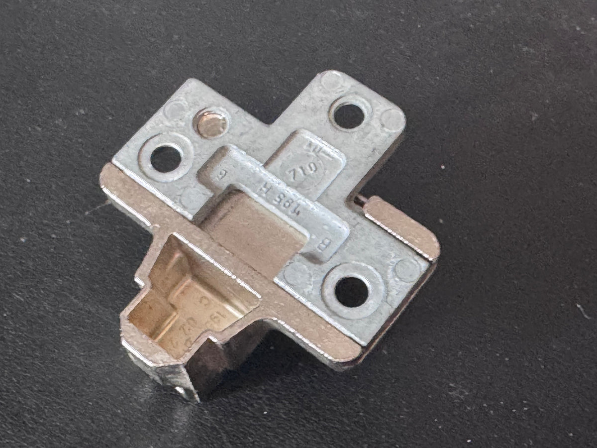 BLUM HINGE PLATE 1/2", 710 195H719 02 2  •  BASE PLATE