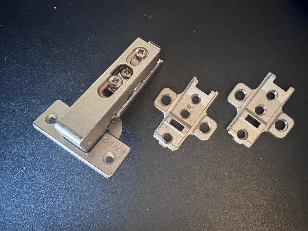 2x GRASS 044 Hinge mounting plates plus 1x corner hinge