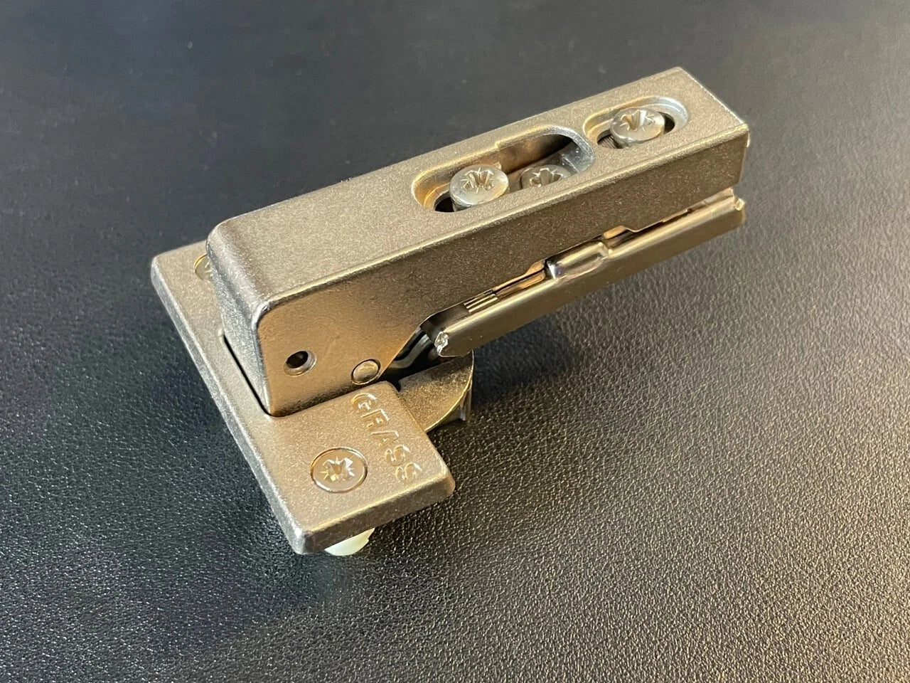 NEW! GRASS 1000 Series Clip-On Hinge – Free Swing | Perfect Condition