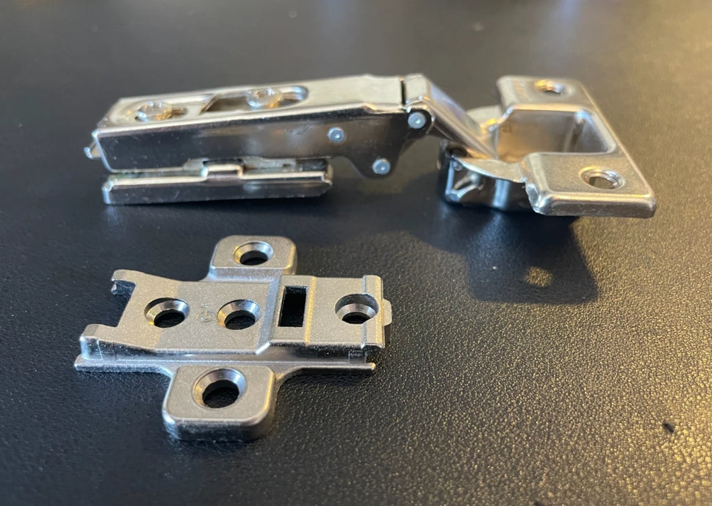 GRASS Cabinet Hinge 1006-30 Clip-On, Self-Closing • w/ 044 baseplate • 110° Ope