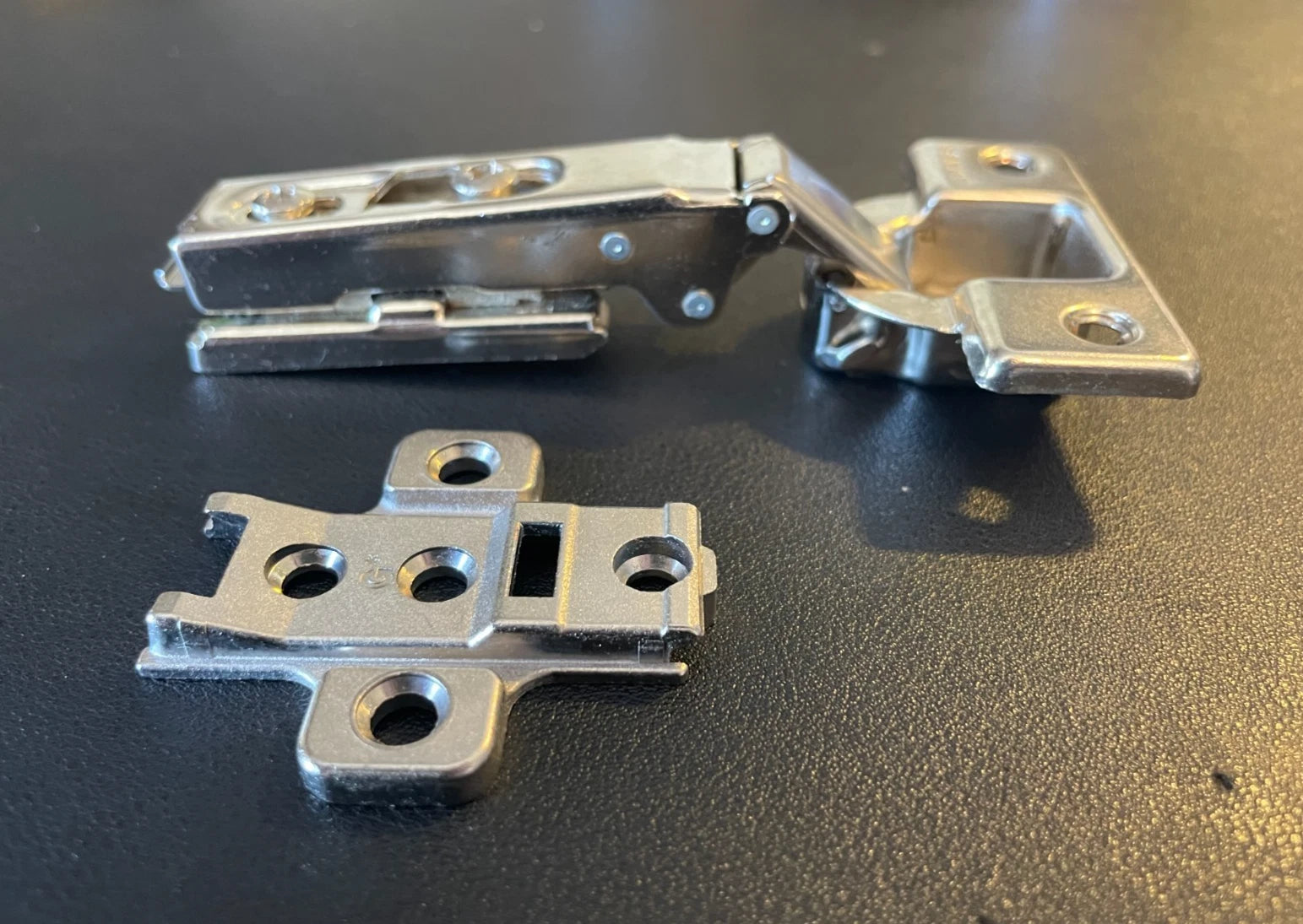 GRASS Cabinet Hinge 1006-30 Clip-On, Self-Closing • w/ 044 baseplate • 110° Ope