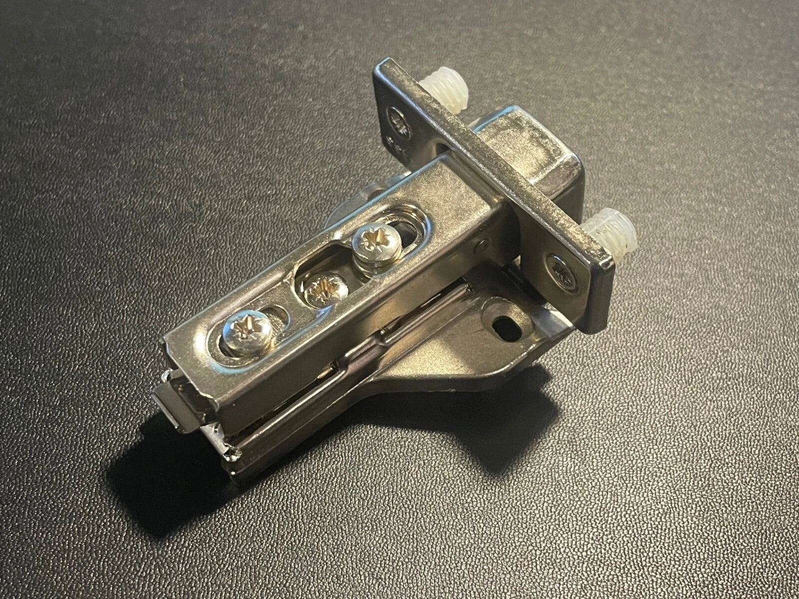 NEW! Grass Hinge 1006-30 Self Close w/ #054 Baseplate • Self Closing • Snap-on