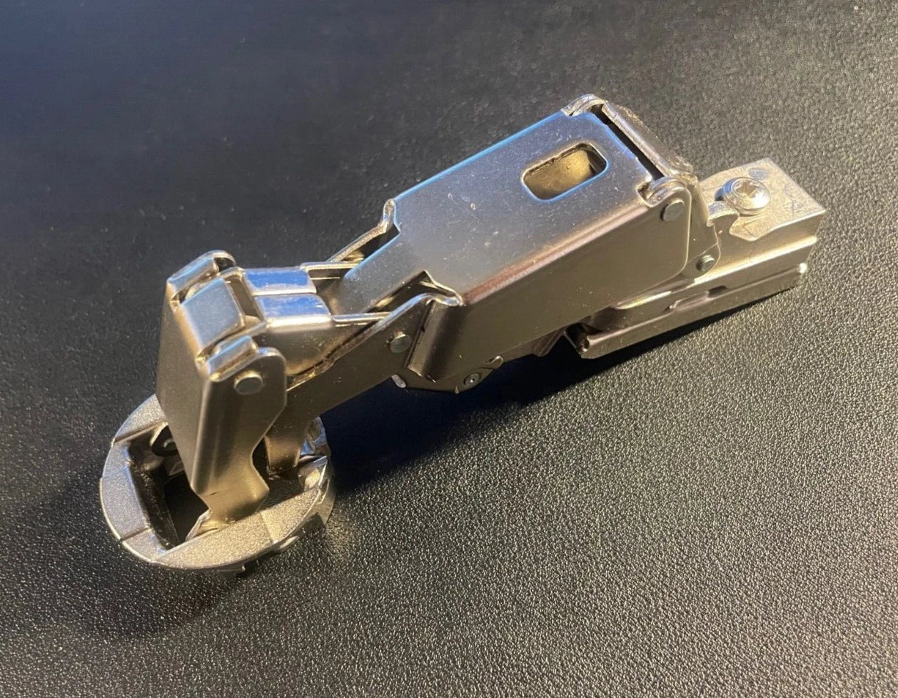 GRASS 4903-01 Clip-On Hinge – FULL Overlay – 170° Opening – NEW CONDITION