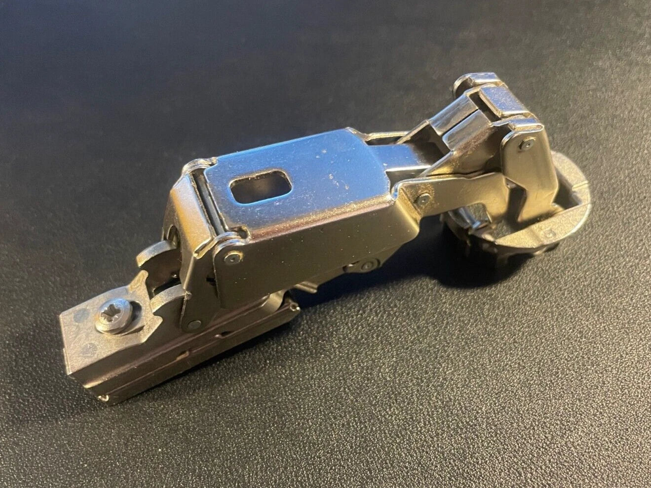 GRASS 4903-01 Clip-On Hinge – FULL Overlay – 170° Opening – NEW CONDITION