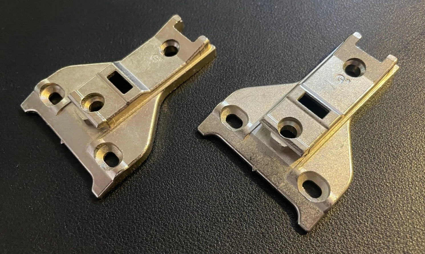 2x GRASS HINGE 54 BASE PLATE 054 Clip On Mounting For 1006-30, 3903, Austria