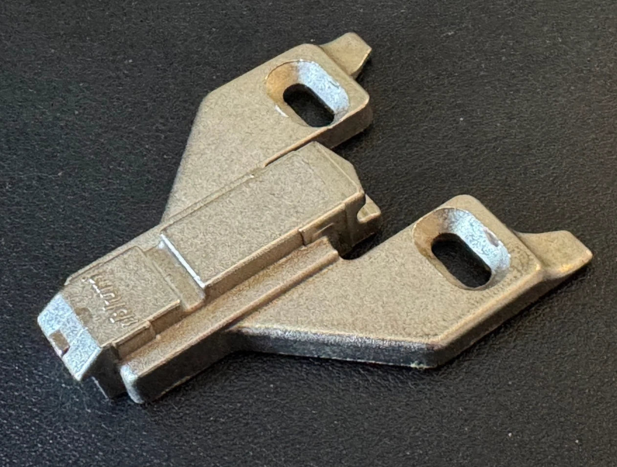 BLUM Cabinet Hinge 175L660-01.22 Clip-On Mounting Plate – QUICK SHIPPING