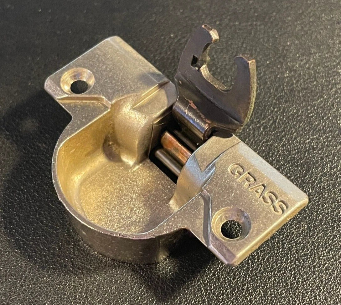 GRASS 830 Cabinet Hinge - TIGHT SPRING ACTION & CLEAN
