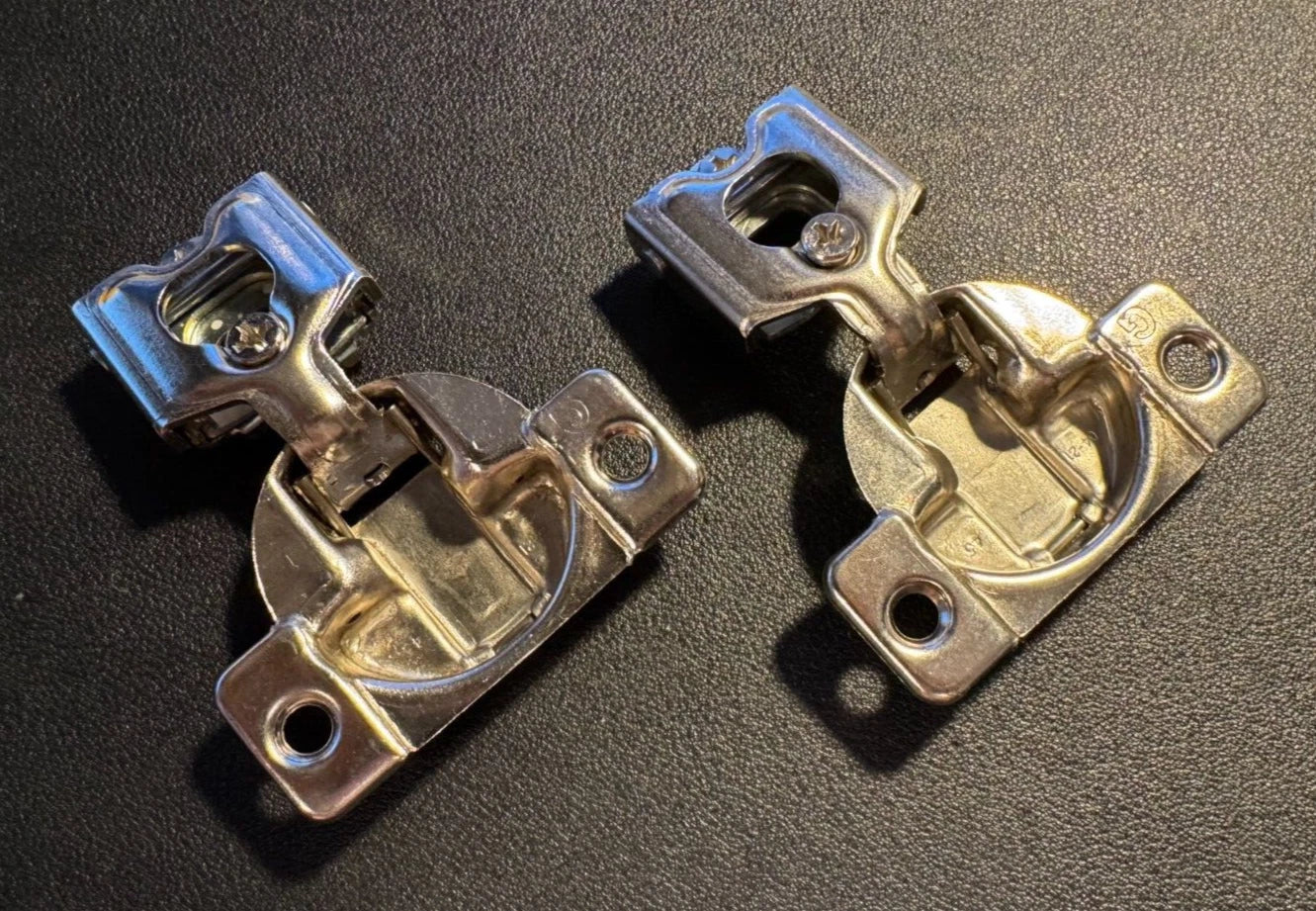 Pair of GRASS 860-45 Self-Closing Hinges with W10 21 Plate | 5/8" Overlay