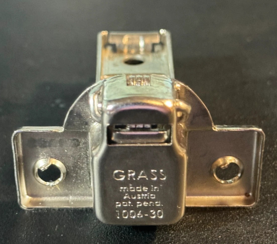 GRASS Cabinet Hinge 1006-30 Clip-On (Snap-On) • Self-Closing • 3703VS • 110° Ope