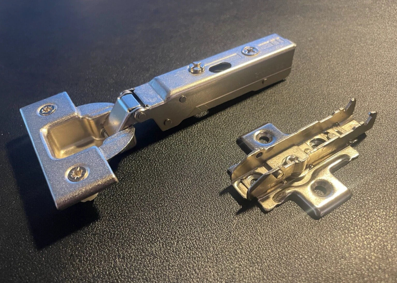 Grass Hinge 6084 G Cabinet Door 110 Deg w/ 6220 Baseplate - SELF CLOSE - 6084G