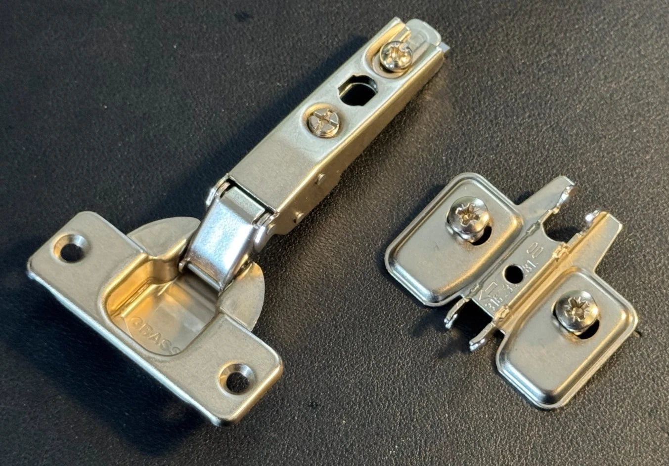 GRASS 220M Cabinet Hinge w/ 00 Base Plate | Self-Closing | NEW | Made in Germany