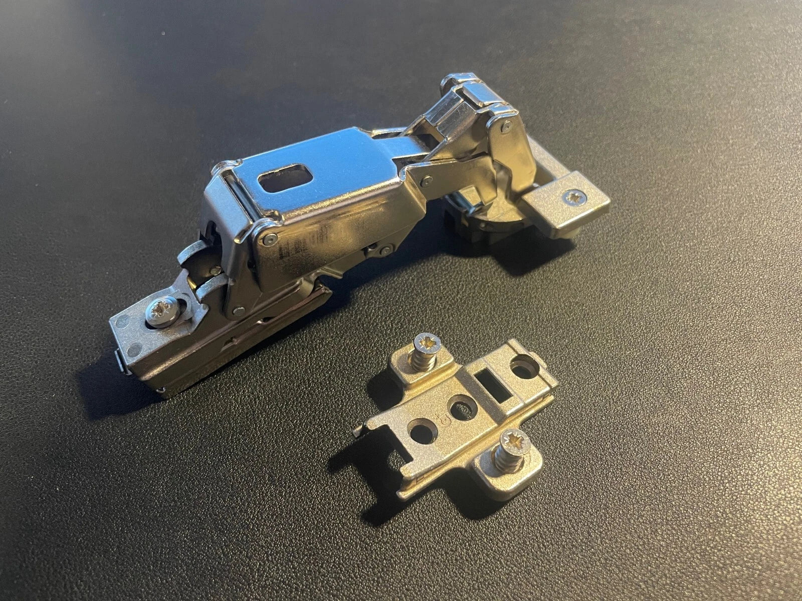 NEW Grass Cabinet Hinge 3903/1203 w/ 044 plate, Spring Close, CLIP-ON