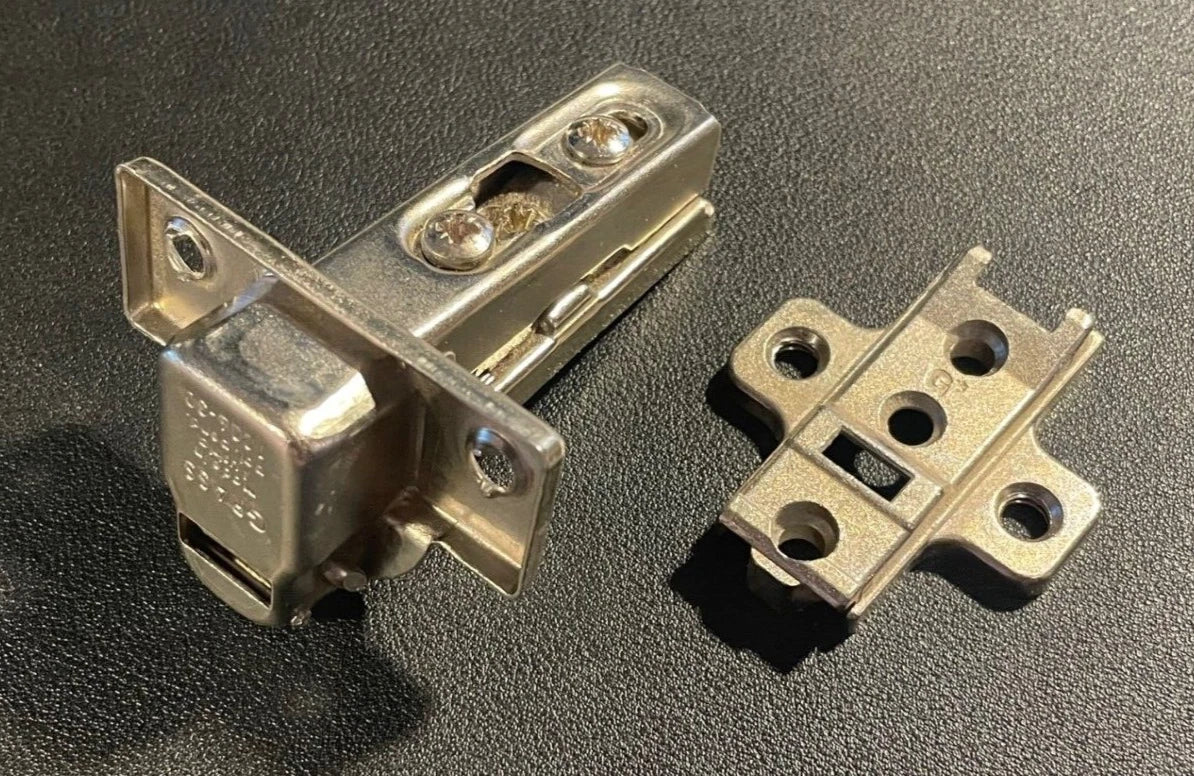 GRASS 1006-30 Clip-On Hinge w #046 Baseplate 110° Self Close, Austria