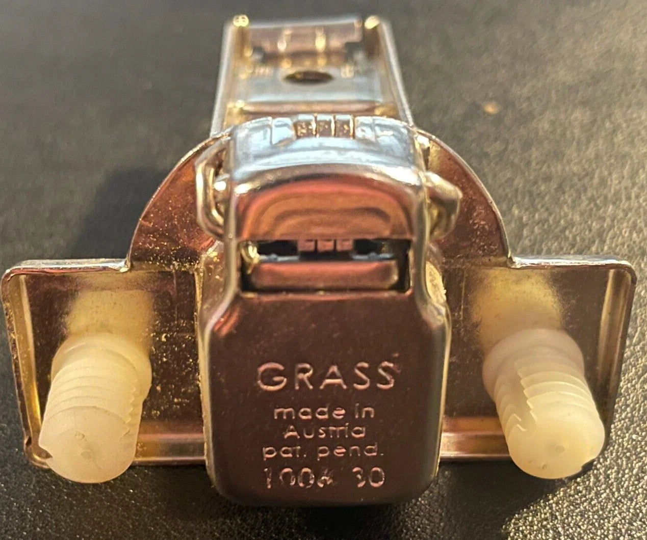 GRASS 1006-30 Clip-On Cabinet Hinge Half Overlay 110° Free Swing OEM