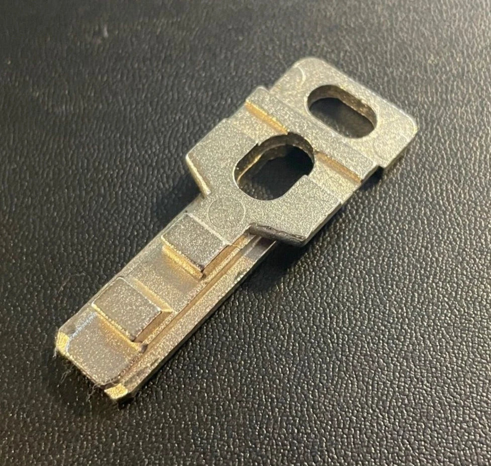 Grass Hinge Slide-On Mounting Plate / Adapter #131 (1000 Series) Cabinet Hinge